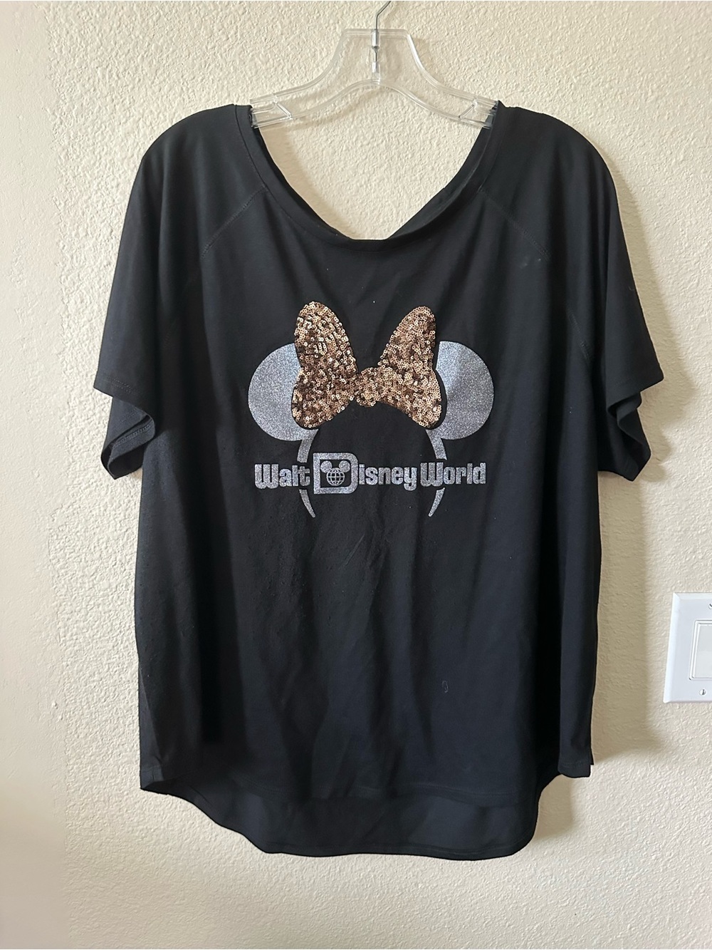 Disney Parks Black Tee with Gold Sequin Minnie Bow size 1X/ NWOT 1279